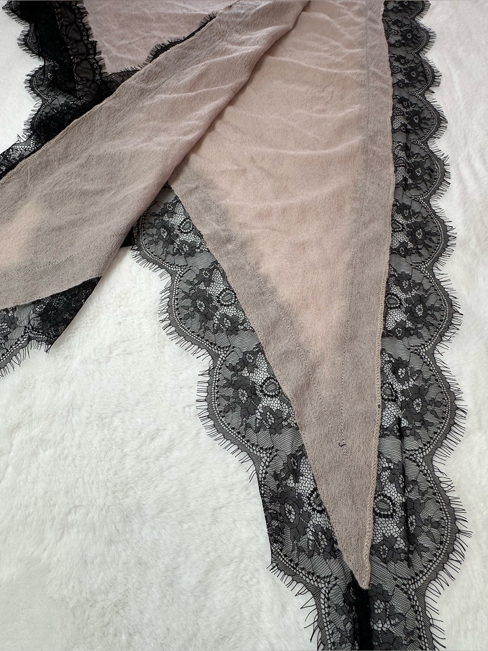 La Fiorentina Taupe Wrap with Black Floral Lace Edging triangle - Picture 3 of 12